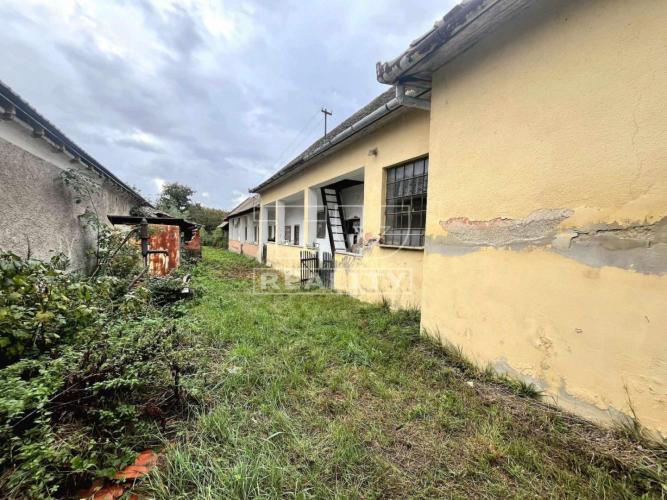 Reality Exkluzívne na predaj rodinný dom v Zlatých Moravciach, 1632 m2