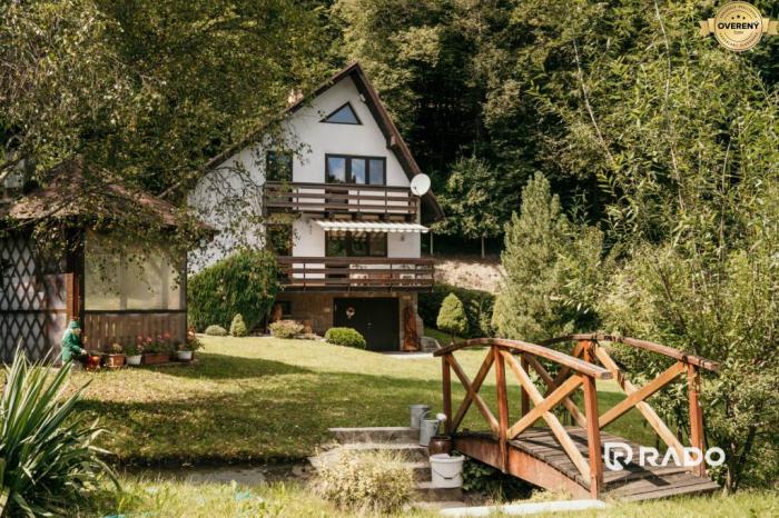 Reality RADO | Rekr. dom zariadený so stavbami | Belušské Slatiny