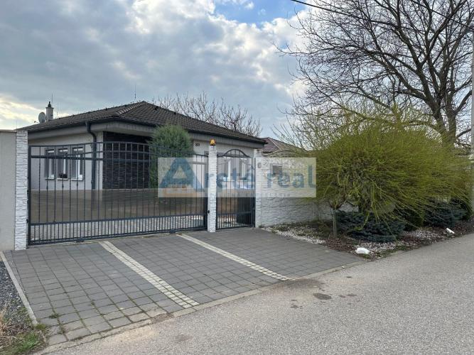 Reality ARETÉ REAL - PREDAJ NOVOSTAVBY PRIESTRANNÉHO RODINNÉHO DOMU S DVOJGARÁŽOU, KAPLNA