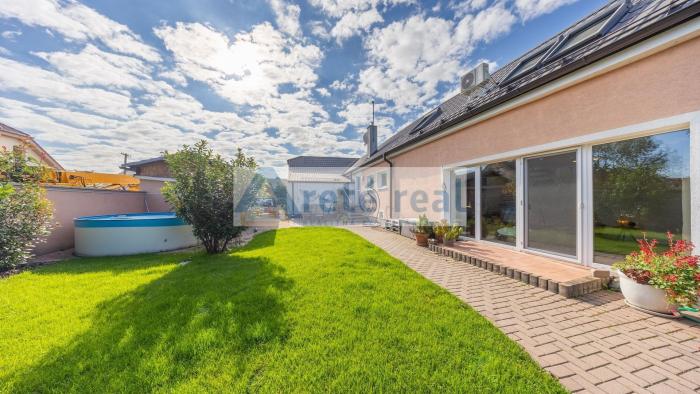 Reality ARETÉ REAL - PREDAJ 2 RODINNÝCH DOMOV ZA CENU JEDNÉHO, SLOVENSKÝ GROB