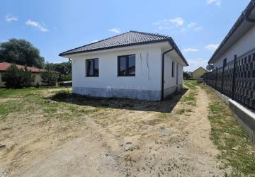 Reality REZERVOVANÉ - Predaj 4i bungalov - holodom, pozemok 750 m2,  Čaňa