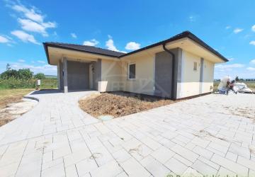 Reality Novostavba štvorizbového rodinného domu s unikátnou panorámou na okraji podunajskej obce Mužla