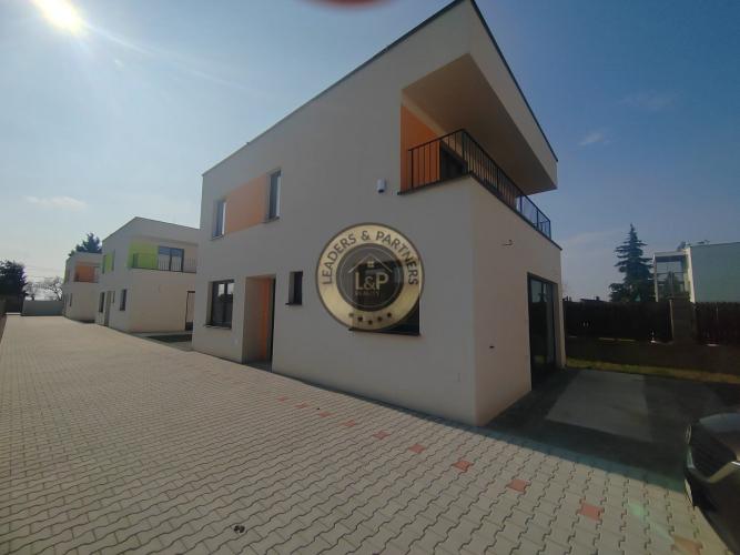 Reality Posledné dva 5 izbové RD vo Veľkom Bieli pri jazere