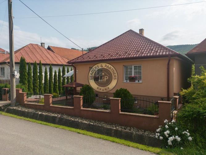 Reality Na predaj 3-izbový zrekonštruovaný rodinný dom v Slanskej Hute, Košice-okolie