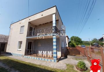 Reality Predaj poschodového domu ako dve bytové jednotky Tomášovce