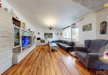Reality Dva domy za cenu jedného na pozemku o rozlohe 557 m2 s garážou, SENIC