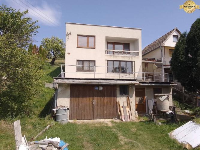Reality Rekonštruovaný viničný dom vhodný aj ako celoročné bývanie Levice