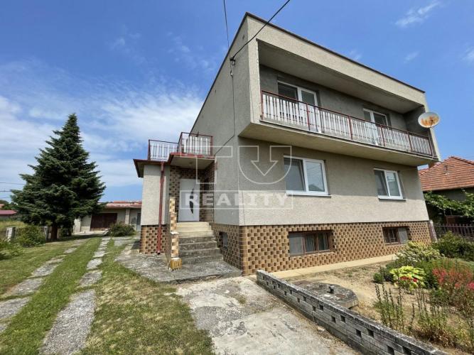 Reality Na predaj rodinný dom 312 m2 so 738 m2 záhradou vo Volkovciach