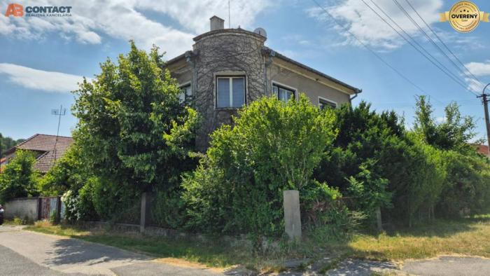 Reality Pôvodný rožný rodinný dom v obci Banka pri Piešťanoch