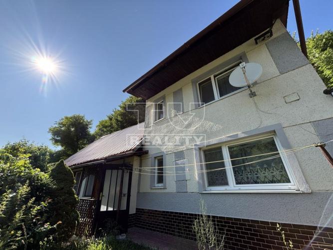 Reality EXKLUZÍVNE IBA U NÁS! RODINNÝ DOM VYHNE, POZEMOK 820 M²