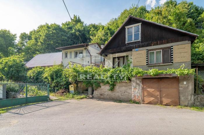 Reality EXKLUZÍVNE IBA U NÁS! RODINNÝ DOM VYHNE, POZEMOK 820 M²