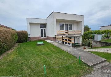 Reality VIVAREAL*  Veľký rodinný dom s garážou, pozemok 838 m2, Veľké Kostoľany, cca 20 km Trnava