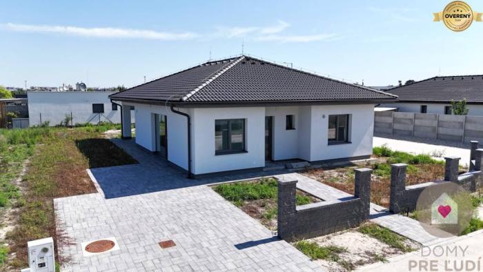 Reality SAMOSTATNE STOJACÍ BUNGALOV- 108m2 + krytá terasa 12m2, ROŽNÝ POZEMOK