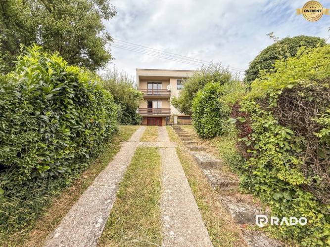 Reality RADO | Rodinný dom s pozemkom 1423m2, Bzince pod Javorinou