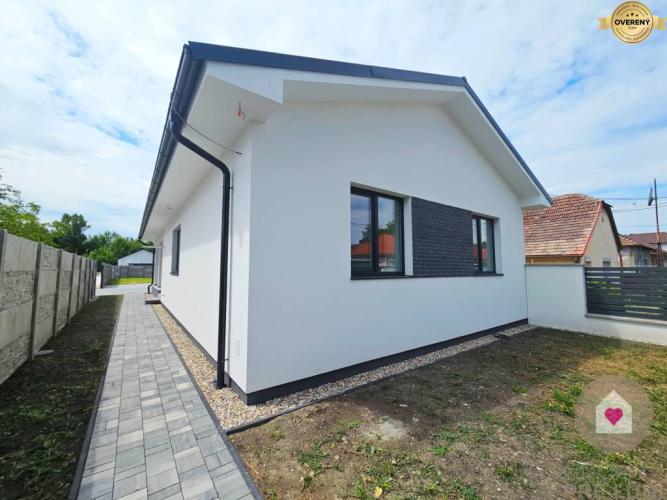 Reality BUNGALOV S 2GARÁŽOU, KRYTOU TERASOU A LETNOU KUCHYŇOU 171m2, 766m2 poz