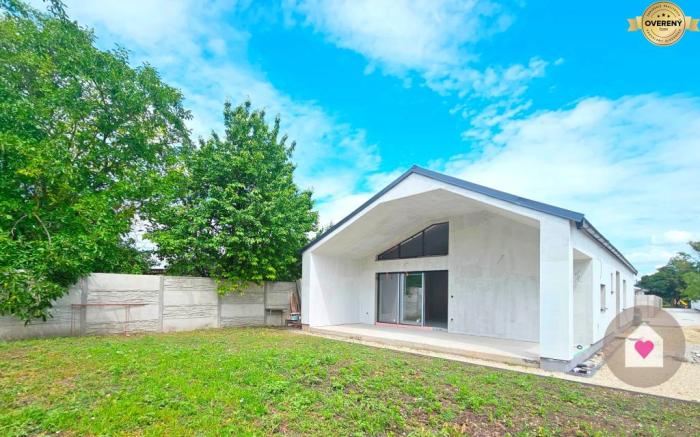 Reality PRED DOKONČENÍM: PRIESTRANNÝ RODINNÝ DOM S ÚP 140 m2, POZEMOK 676 m2