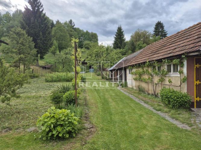 Reality Starší dom s ovocným sadom 1920m2 v Kľačne