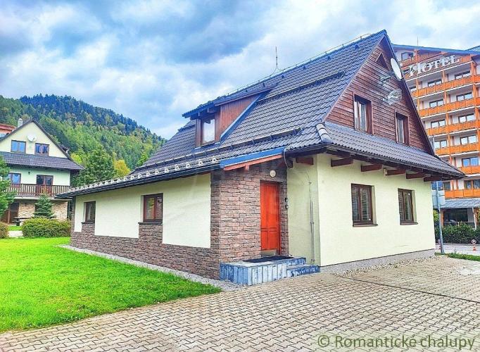 Reality Veľká chata s dvoma apartmánmi v centre Donovál