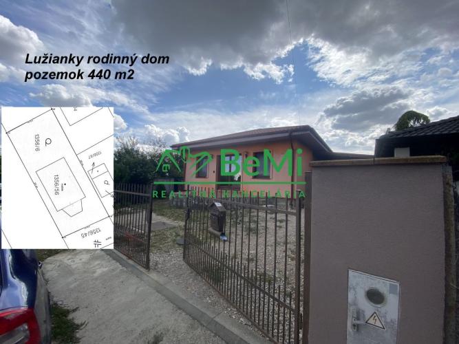Reality Lužianky  Kajsa rodinný dom bungalov pozemok 440 m2 ID 571-12-MIG