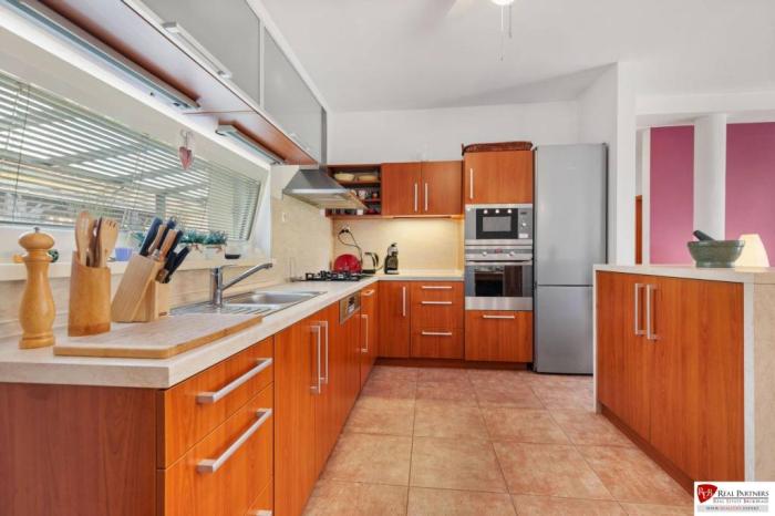 Reality REB.sk,Predaj 5 izbový dom,190 m2,Pozemok 250 m2, Podunajské Biskupice