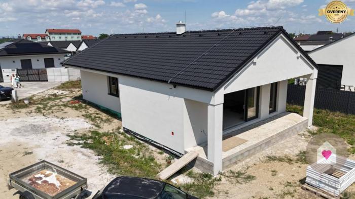 Reality ZNÍŽENÁ CENA - 4 izbový RD bungalov 114,25 m2 na pozemku 533 m2, Senec