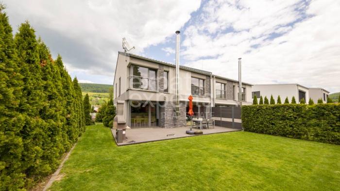Reality Krásny 2-podlažný RD 135m2, s krbom, terasou a záhradou