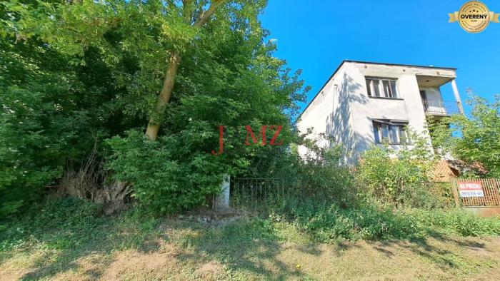 Reality Rodinný dom, garáž a záhrada 800 m2, Lontov, okres Levice (SM–832)