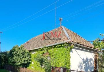 Reality DOHODA Rodinný dom, záhrada 1.400 m2, šírka 27m, Starý Hrádok SM - 833