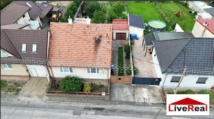 Reality 3izb RD, Pezinok, tichá ulička, časť Cajla, pozemok 6,4á, všetky siete