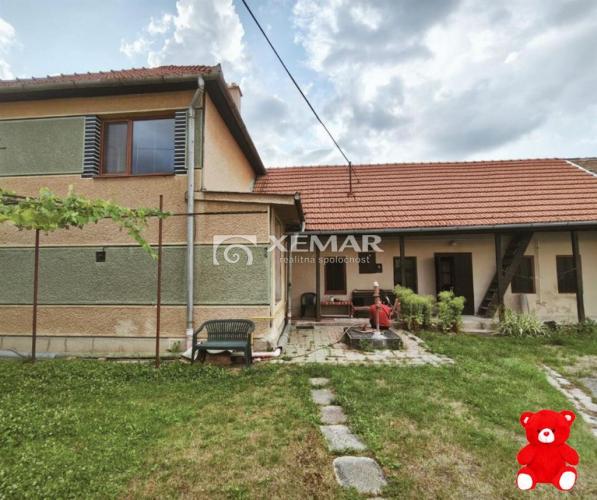 Reality Na predaj 6-izbový rodinný dom v obci Veľké Straciny