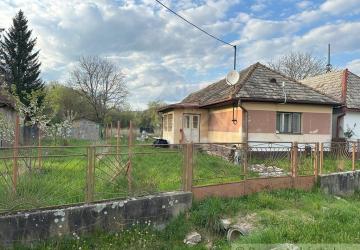 Reality Dom s veľkou záhradou v malej dedinke Rašice