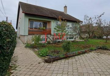 Reality Rodinný dom, garáž, záhrada 700 m2, Levice, DOHODA (SM-834)