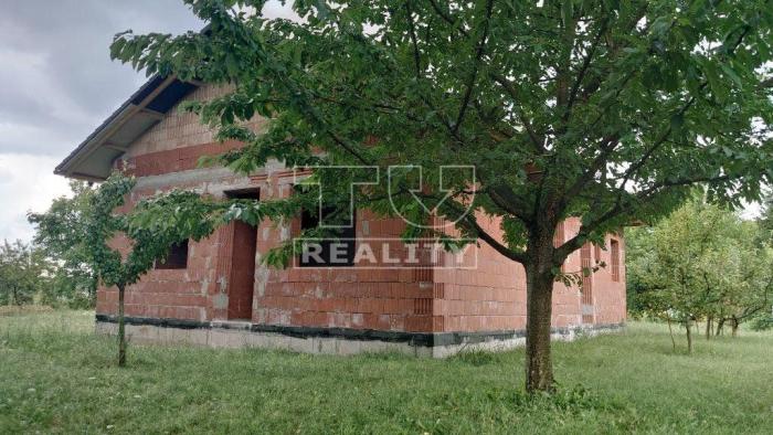 Reality Rozostavaný 4-izbový rodinný dom v Starej Turej, časť Topolecká
