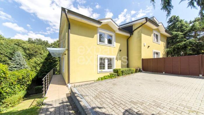 Reality Krásny 7i rodinný dom 360m2, s A/C, vnútorným bazénom a 2x parkovaním