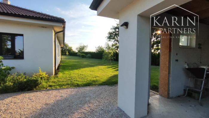Reality Na predaj exkluzívny rodinný dom - luxusná novostavba s veľkým pozemkom v blízkom okolí Nový
