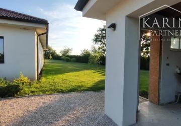 Reality Na predaj exkluzívny rodinný dom - luxusná novostavba s veľkým pozemkom v blízkom okolí Nový