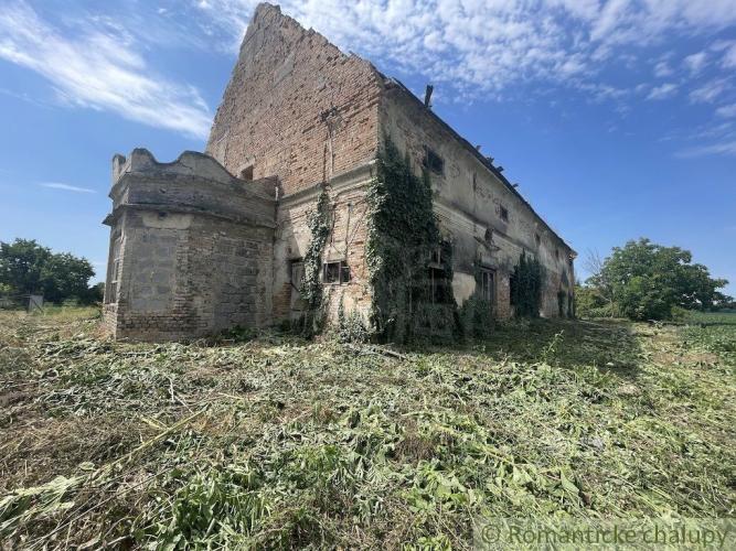 Reality Historická sýpka z 19. storočia s krásnym pozemkom – Lipová, len pár kilometrov od Šurian