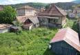 Reality NA PREDAJ: 2-izbový rodinný dom s veľkým pozemkom 805 m2 v podhorskej obci Uhrovec