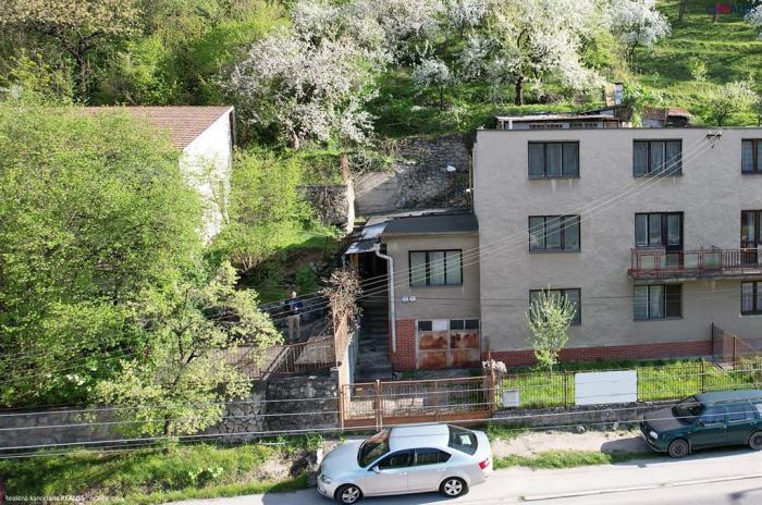 Reality REALISS - Rodinný dom s garážou. záhradou v Trenčianskych Tepliciach