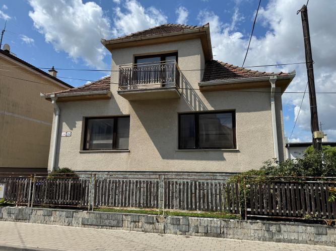 Reality Pallas NOVINKA: PREDAJ RD S JEDINEČNÝM POZEMKOM - Floreát