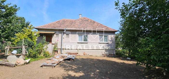 Reality Starší 3-izbový rodinný dom ideálny na rekonštrukciu s veľkou záhradou, VINIČNÉ, 189 m²