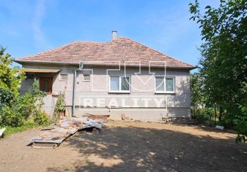 Reality Starší 3-izbový rodinný dom ideálny na rekonštrukciu s veľkou záhradou, VINIČNÉ, 189 m²