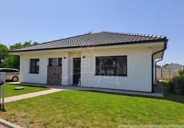Reality Rezervované-Novostavba 4-izbového bungalovu v obci Horné Štitáre