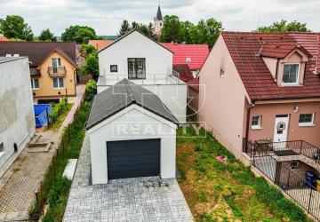 Reality Moderný a priestraný 4-izbový dom (114 m²) na pozemku 601 m² v Chorvátskom Grobe s výbornou d