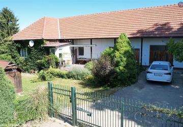Reality Priestranný dom so záhradou v Prusoch – pre rodinu aj chalupárov