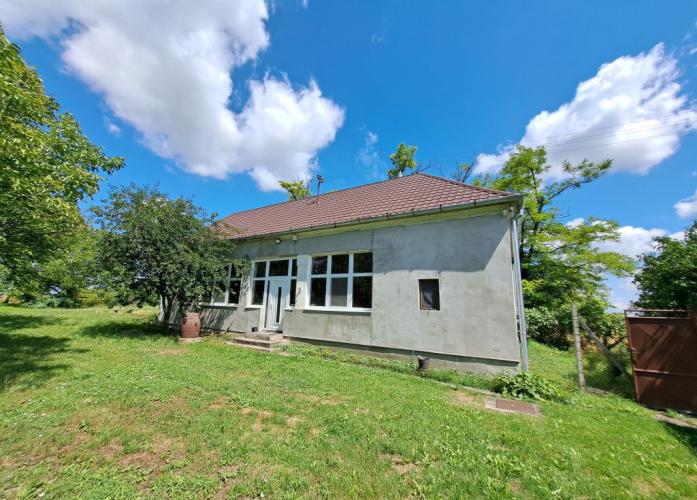 Reality Predaj 2i RD ( hospodárskej usadlosti) v Kolárove, časť Veľký ostrov