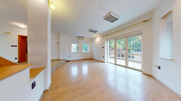 Reality 3podl. RD 325m, pozemok 576m, ul. Pri Habánskom Mlyne, garáž 56m, terasa, BA I