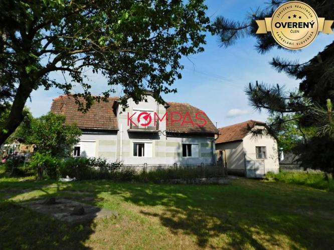 Reality NA PREDAJ DVA DOMY S DVOROM  A VEĽKÝM POZEMKOM LOKALITA - KRNIŠOV