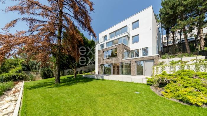 Reality Jedinečná 4-podlažná vila 500 m2, 3x terasa 100 m2, s garážou, výhľad