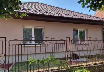 Reality Len u nás ! Na predaj veľmi pekný, zateplený 3 izbový dom v obci Kolta
